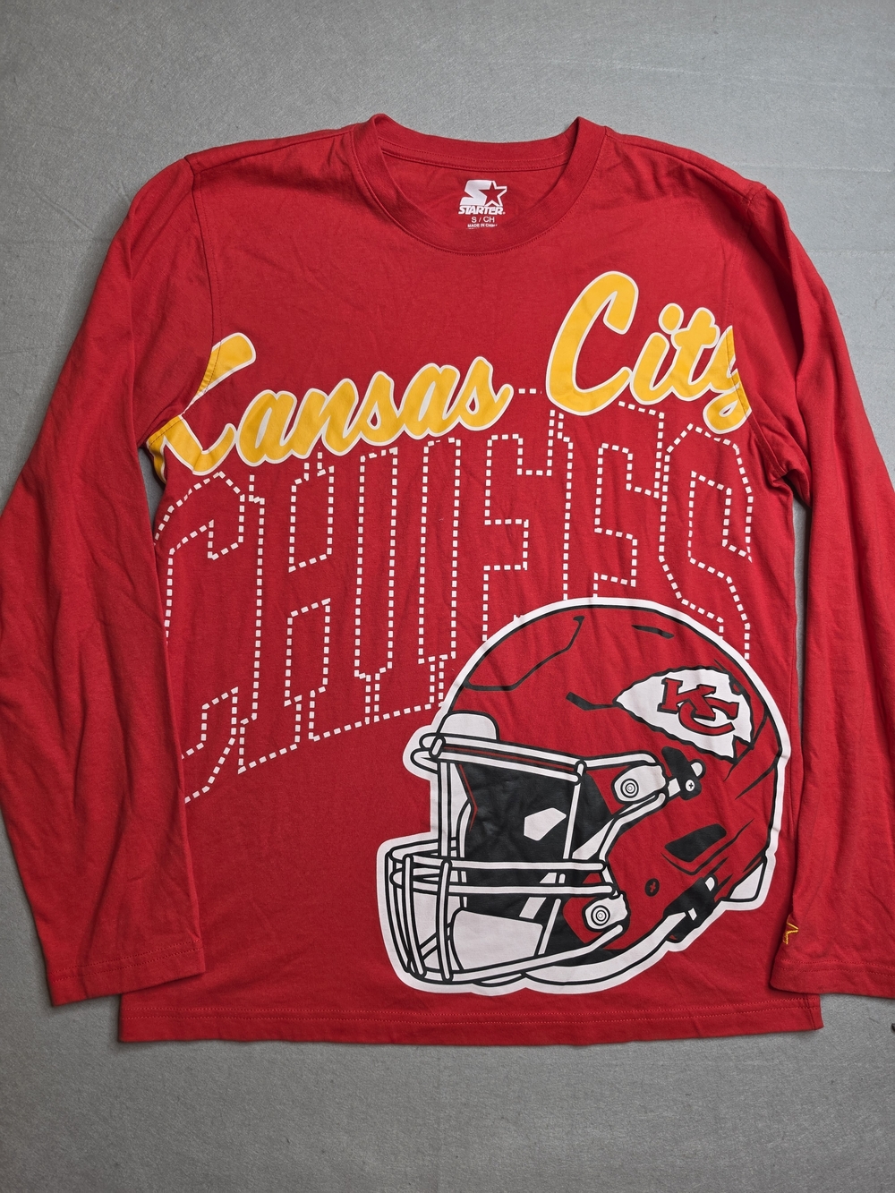 STARTER Red Kansas City Chiefs Graphic Long Sleeve Shirt SMALL